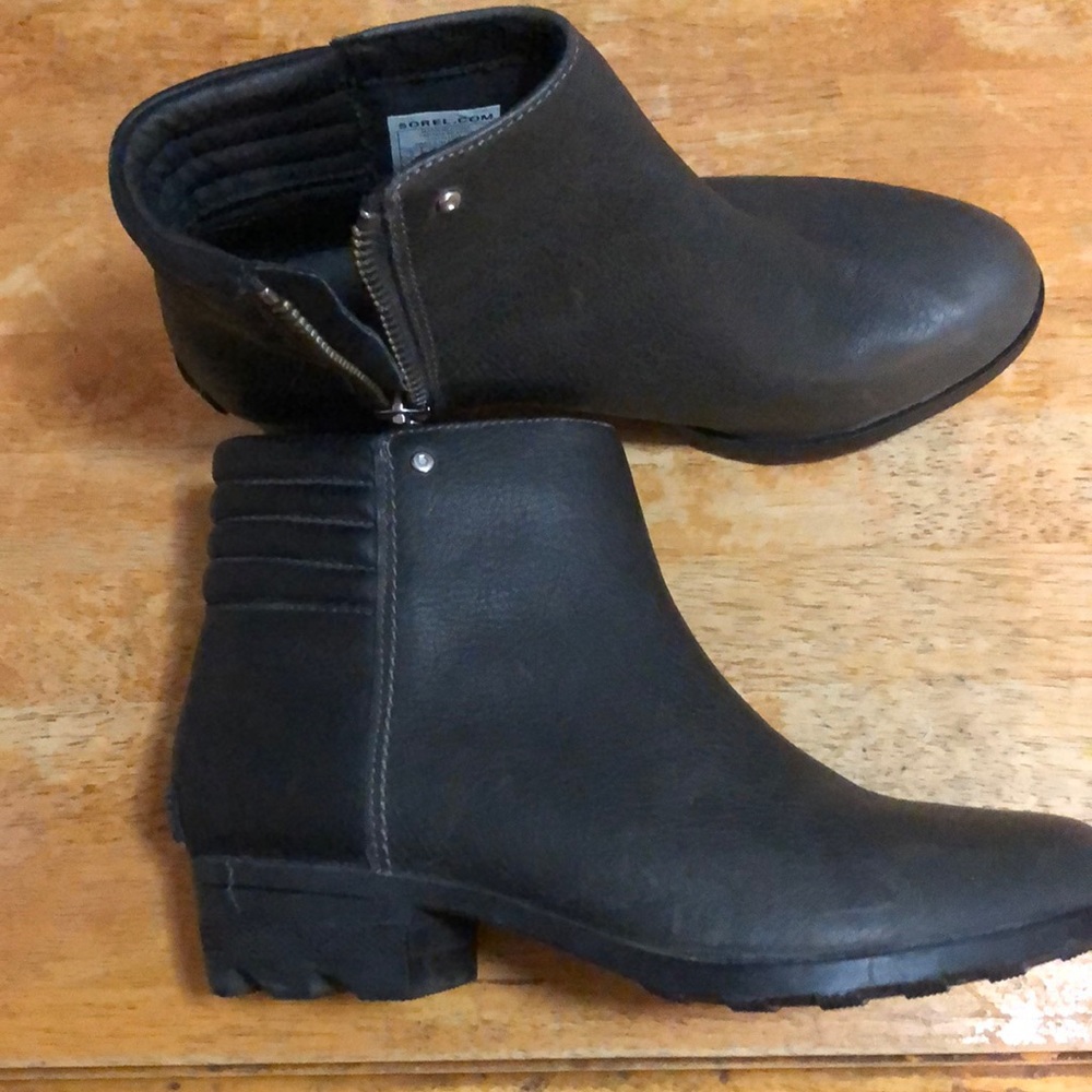 NWOT black SOREL booties size 9